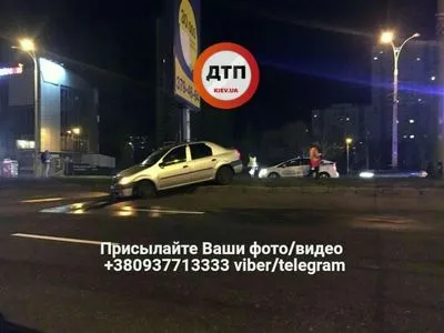 У столиці зіткнулись два автомобілі, є постраждалі