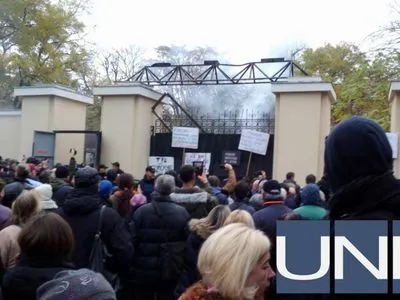 В результате столкновений в Городском саду Одессы травмированы более 20 полицейских