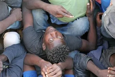 У берегов Испании спасли около 600 беженцев