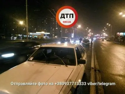 У Києві відбулася ДТП за участю трьох автомобілів