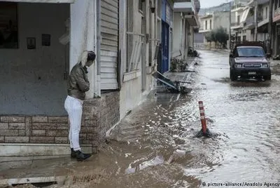 Число жертв наводнения в Афинах достигло 20 человек