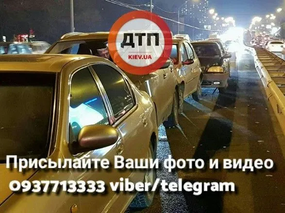 Шесть автомобилей столкнулись на проспекте Победы в Киеве
