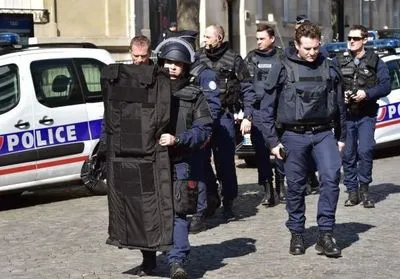 Поліцейський у Франції убив трьох осіб і ще трьох поранив