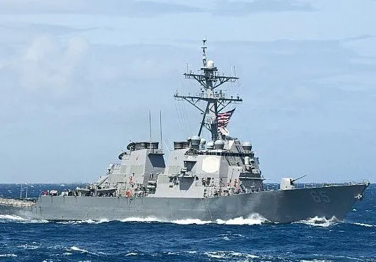 У берегов Японии эсминец США столкнулся с буксиром