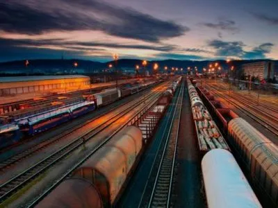 Объемы железнодорожных грузоперевозок снизились на 4,4%