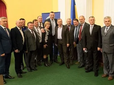 На общем собрании Ассоциации городов Украины его председателем был переизбран Кличко