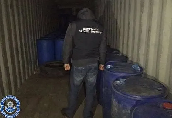 Правоохранители обнаружили 60 тысяч литров контрабандного спирта в Одесской области