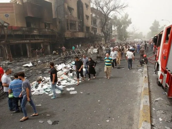 Взрыв на рынке в Ираке унес жизни по меньшей мере 20 человек