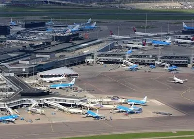 В аеропорту Амстердама стався збій в системі: десятки рейсів затримуються