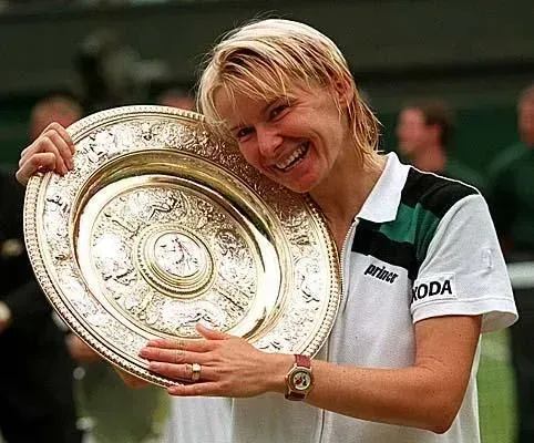 Переможниця ста тенісних турнірів Новотна пішла з життя в 49 років