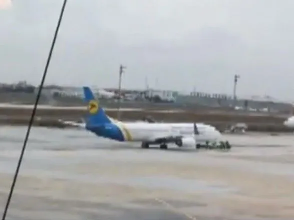 В аэропорту Стамбула на борту двух украинских самолетов ищут взрывчатку