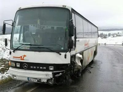 Туристичний автобус потрапив у ДТП на Львівщині: двоє загиблих, троє постраждалих