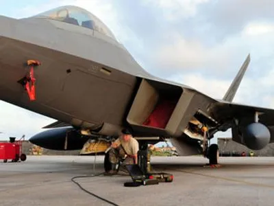 США мають намір перекинути в Південну Корею шість винищувачів F-22