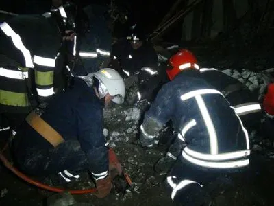 Появилось видео обвала в Ивано-Франковске, в результате которого погиб человек