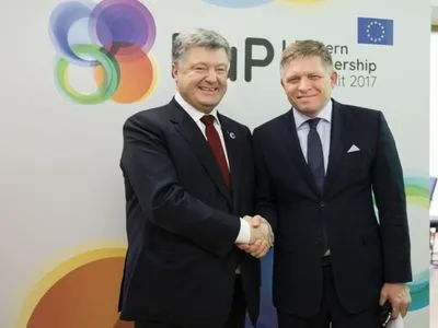 Порошенкто и премьер Словакии обсудили вопрос транспортировки газа в Украину