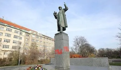 Вандалы осквернили памятник советскому маршалу в Праге