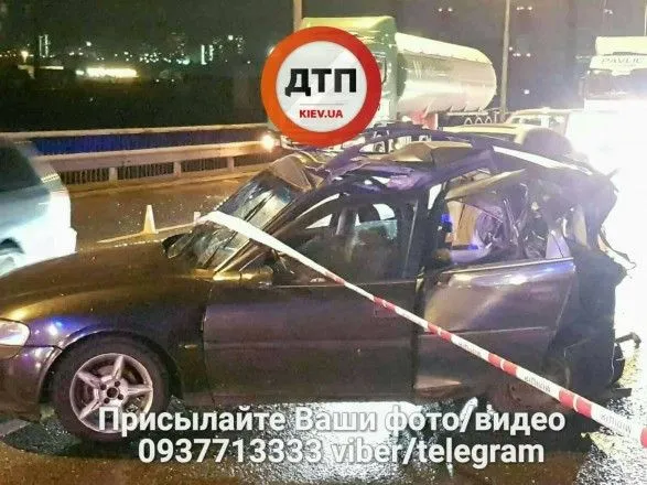 Двоє людей загинули в ДТП на Південному мосту, в Києві (18+)