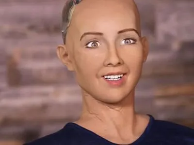 Перший в світі робот з громадянством Софія заявила про плани створити сім'ю