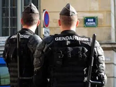 Во Франции мигранты совершили наезд на жандармов