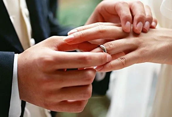 Услугой "Брак за сутки" воспользовалось более 20 тыс. пар