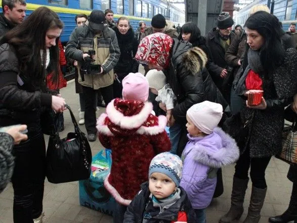 В Украине взяли на учет почти 1,5 млн переселенцев