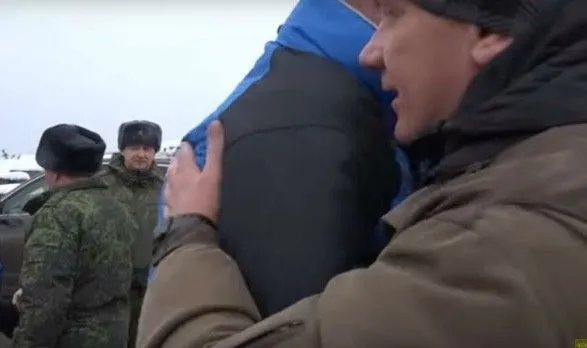 Наблюдатель ОБСЕ отдал воинское приветствие террористу "ЛНР"