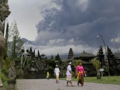 Виверження вулкана на Балі: евакуйовано близько 40 тис. осіб