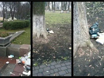 Блогер о палатках под Радой: парк, где отдыхали пенсионеры и играли дети, теперь завален мусором