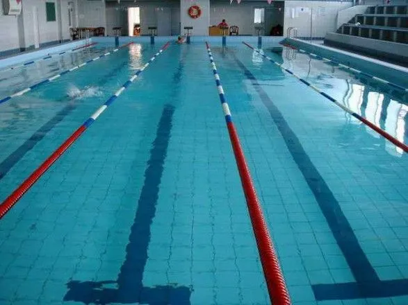Во Львове в бассейне университета умер студент