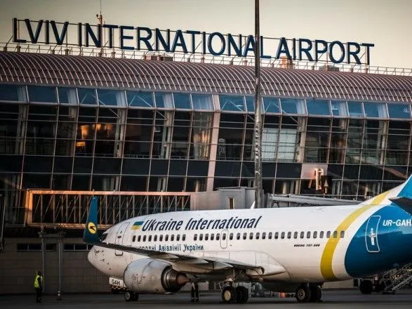 Из-за непогоды во львовском аэропорту отменили некоторые рейсы