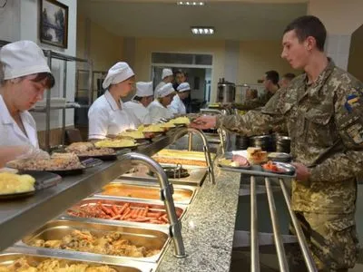 У 2018 році 89 військових частин переведуть на нову систему харчування
