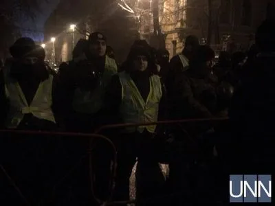Факельное шествие: правоохранители задержали несколько активистов неподалеку МВД