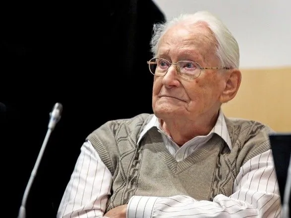 У Німеччині 96-річного бухгалтера з Освенцима засудили до в'язниці