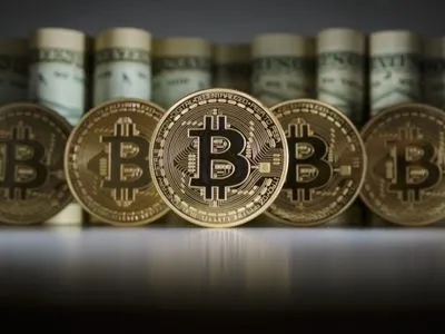 Bitcoin піднявся майже до 11 тис. дол.