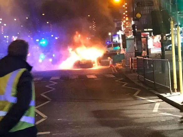 Автомобиль взорвался возле рождественской ярмарки в Лондоне