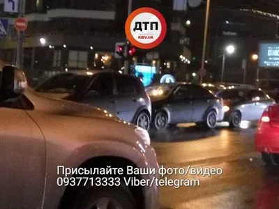 Масштабна ДТП в Києві: зіткнулись чотири авто