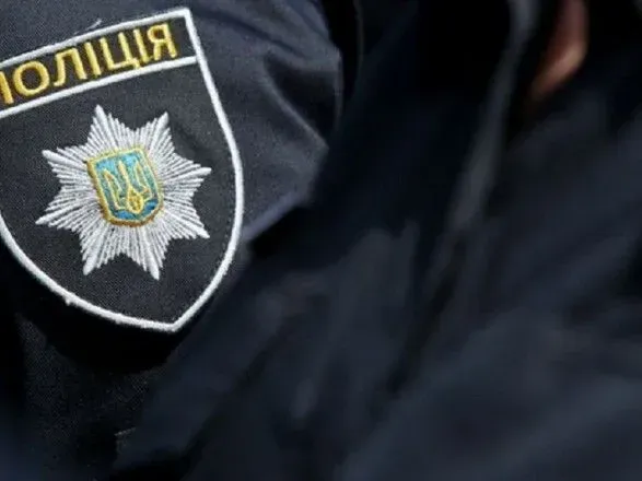 Троє поліцейських на Одещині підкинули в авто зброю, щоб викрасти 120 тис. дол.