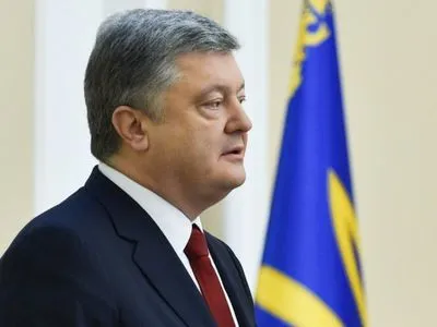 Президент: українцям потрібна війна з корупцією, а не війна компроматів