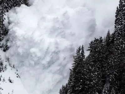Во Французских Альпах погибли трое туристов в результате схода лавины