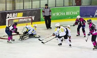 ХК Дніпровські Білки очолили жіночий чемпіонат України з хокею