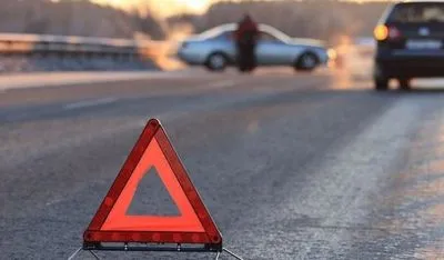 В Николаеве в результате столкновения легковушки с микроавтобусом пострадали 8 подростков