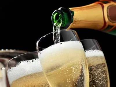 Цены на алкоголь под Новый год не вырастут - эксперт