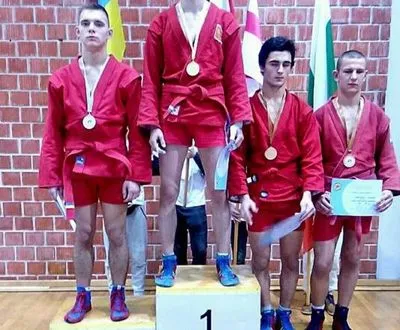 Юные украинские самбисты завоевали 15 медалей на кадетском ЧЕ