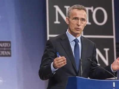 Столтенберг: Україна має сама визначитись, чи подавати заявку на вступ у НАТО