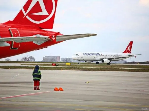 Турецкий самолет совершил вынужденную посадку из-за названия Wi-Fi "Bomb on Board"