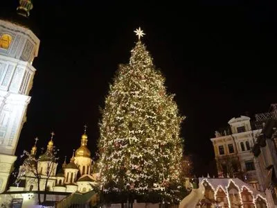 Головна новорічна ялинка вирушила з Івано-Франківської області до Києва