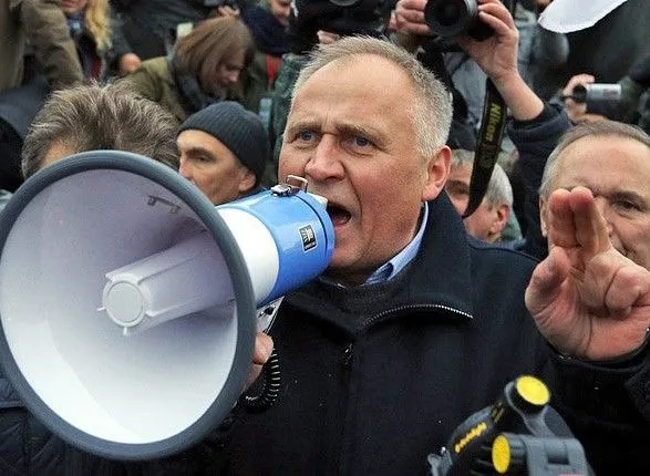 Статкевич: в отличие от украинских политиков, оппозиция в Беларуси понимает, что в спину дышит медведь