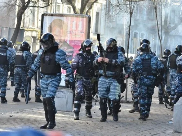 Суд продовжить розгляд справи за обвинуваченням 5 екс-"беркутівців" у розстрілі Майдану 12 грудня