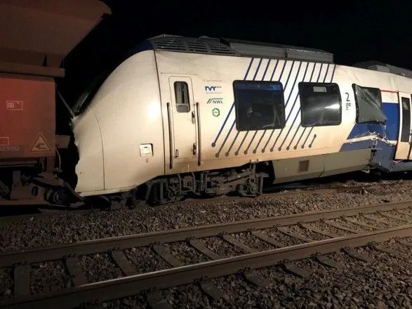 У Німеччині внаслідок зіткнення потягів постраждало щонайменше 50 осіб