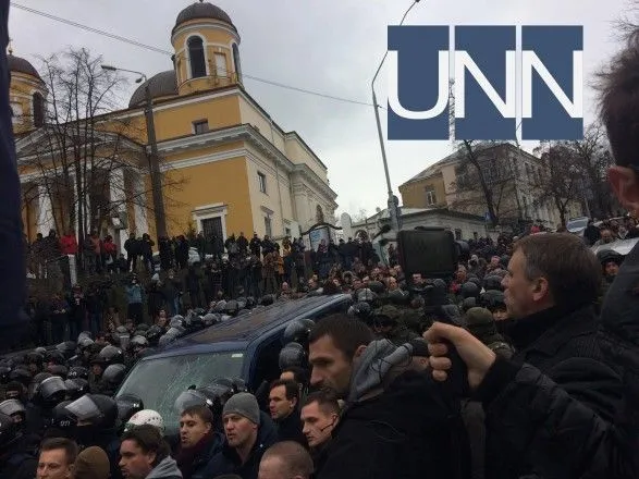 Полиция задержала 9 человек, которые блокировали авто с задержанным Саакашвили